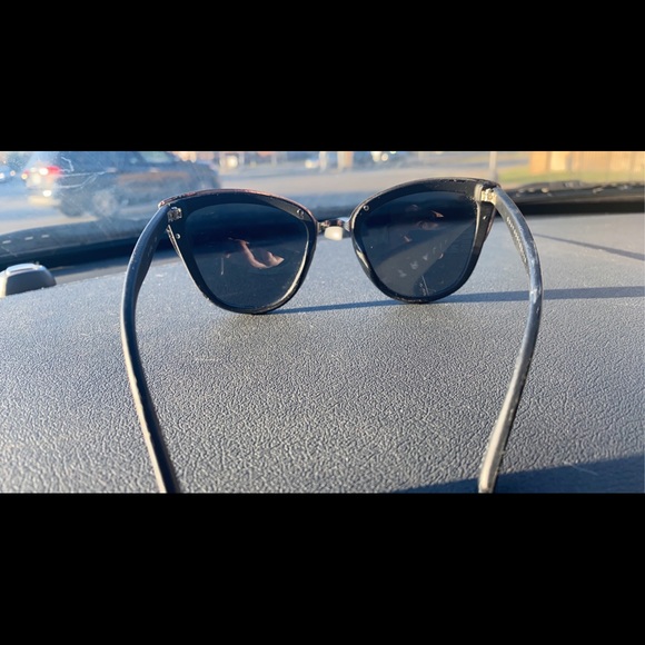 Quay sunglasses - Picture 3 of 5